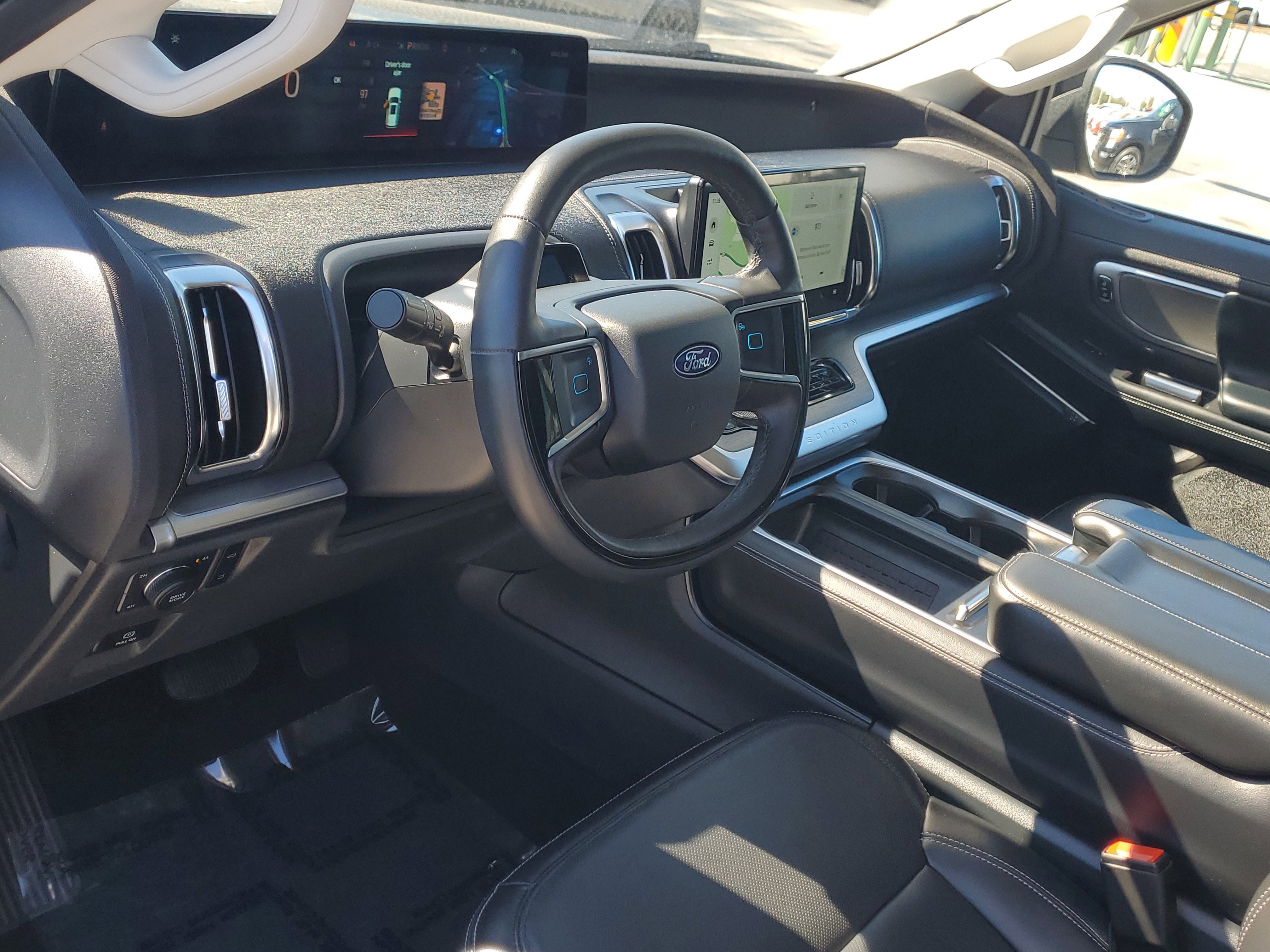 Certified 2025 Ford Expedition Platinum image 23