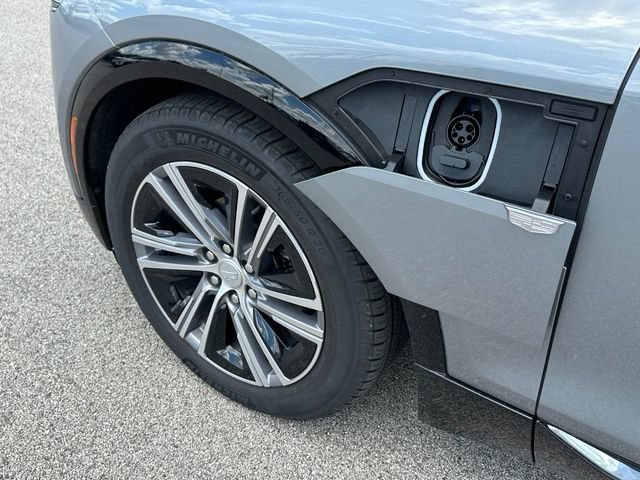 Used 2024 Cadillac Lyriq Luxury AWD/4WD image 9