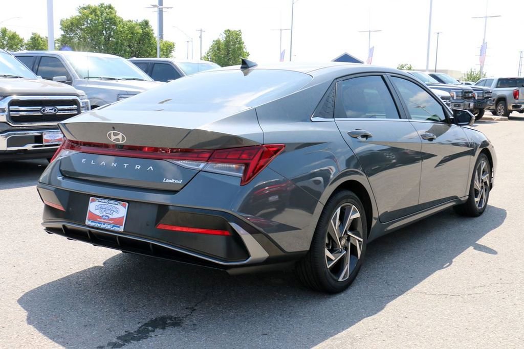 Used 2024 Hyundai Elantra Limited FWD image 5