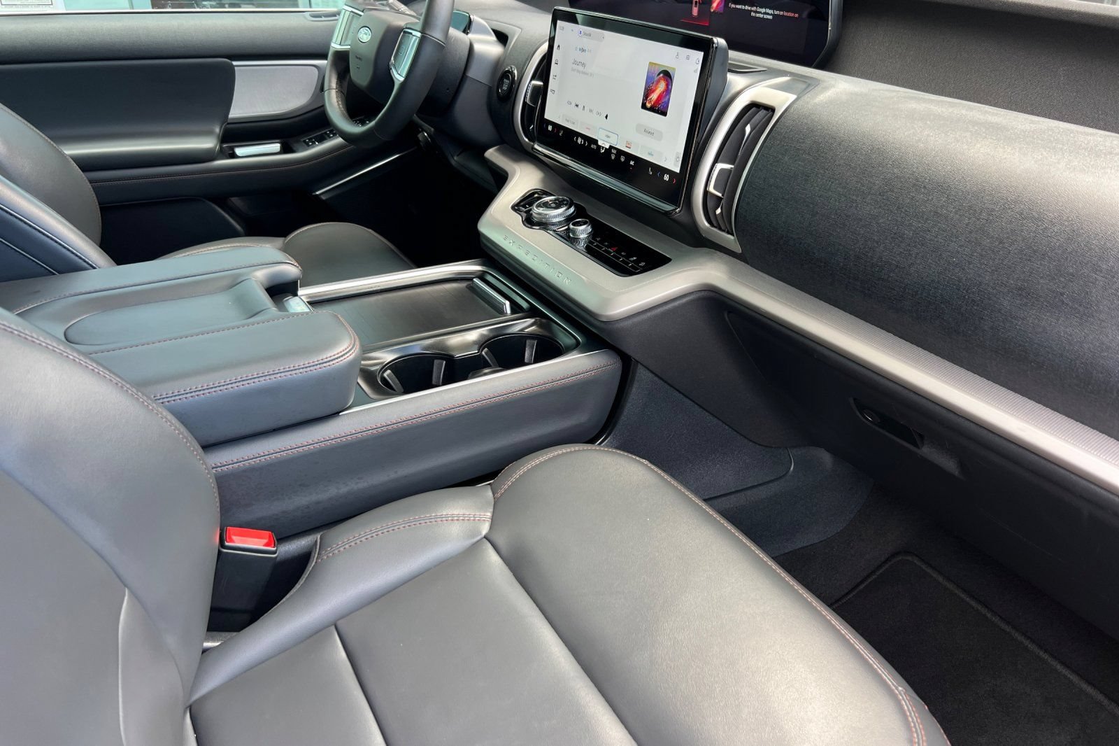 Certified 2025 Ford Expedition Active AWD/4WD image 17