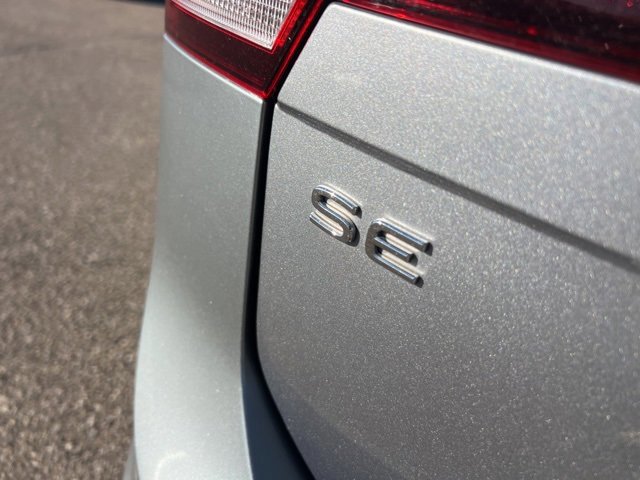 Used 2022 Volkswagen Tiguan SE w/ Panoramic Sunroof Package image 22