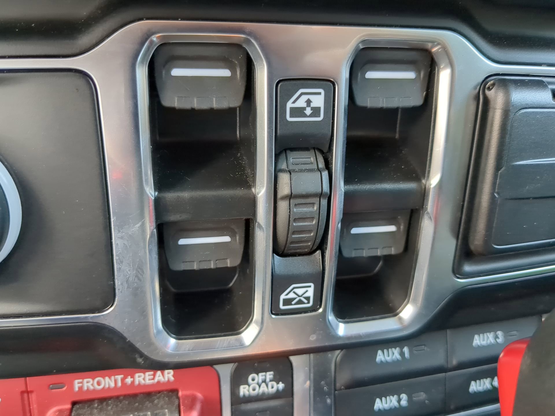 Used 2025 Jeep Wrangler Rubicon w/ Convenience Group image 47