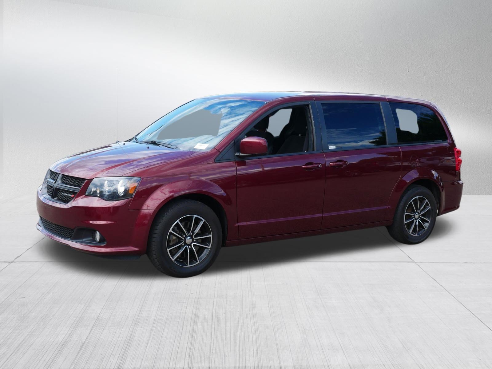 Used 2018 Dodge Grand Caravan SE FWD image 3