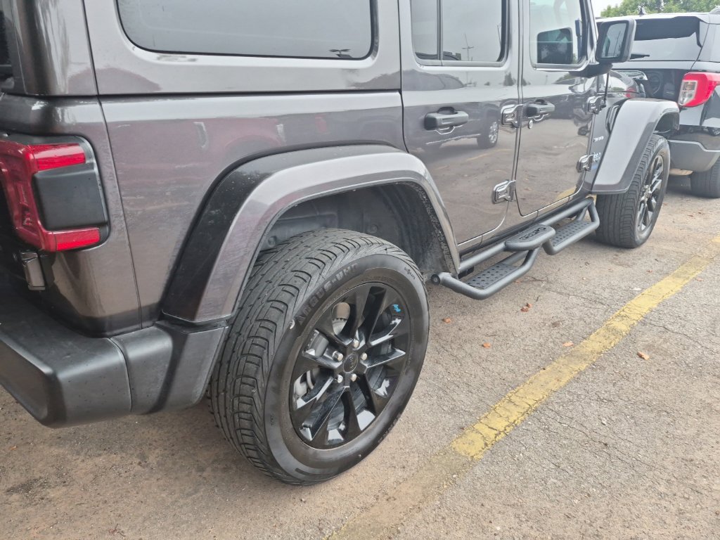 Used 2022 Jeep Wrangler Unlimited Sahara AWD/4WD image 21