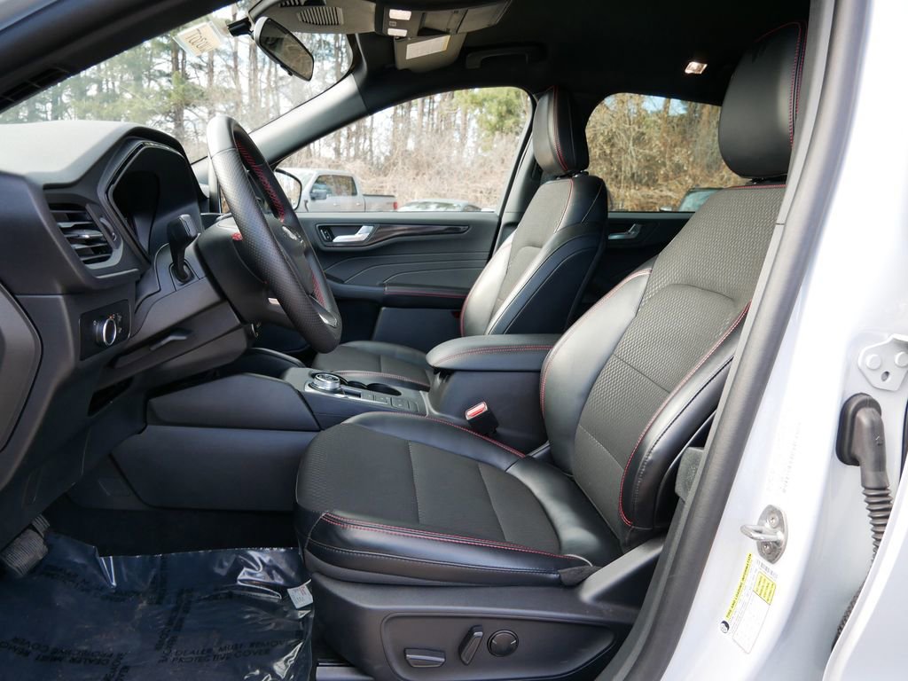 Certified 2025 Ford Escape ST-Line image 14