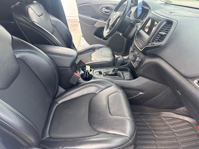Used 2019 Jeep Cherokee Latitude Plus FWD image 30
