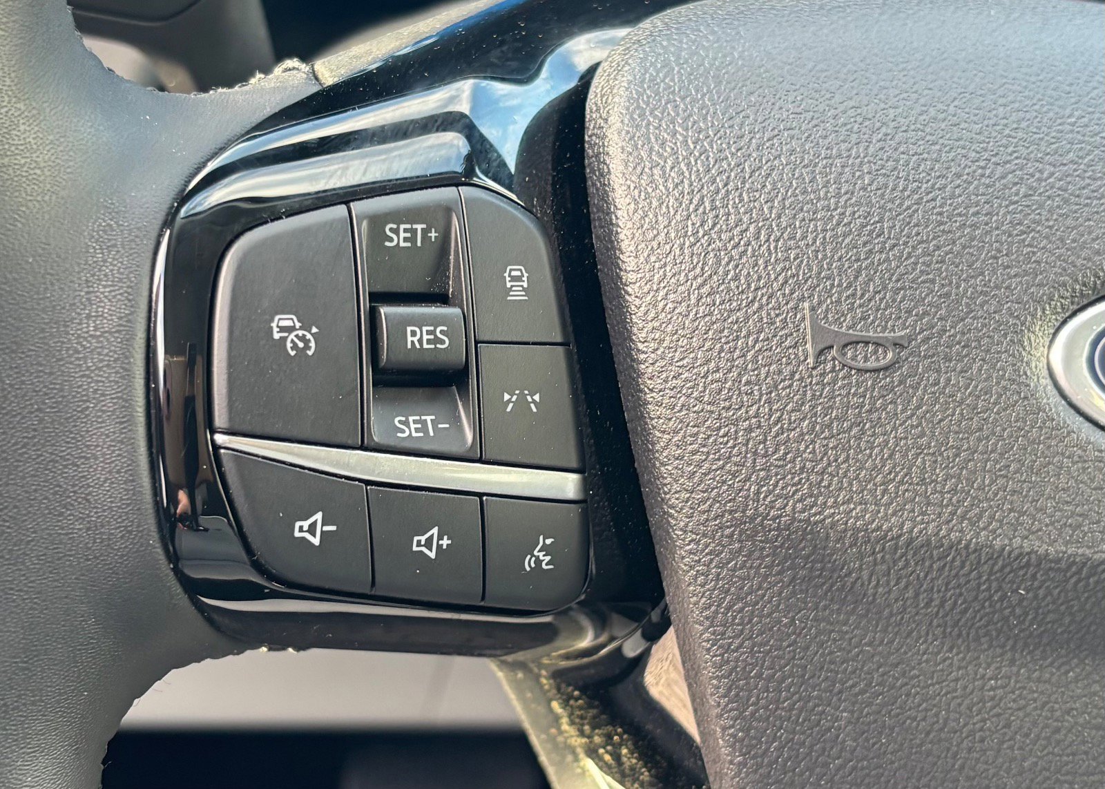 Certified 2025 Ford Escape Platinum w/ Premium Technology Package image 33