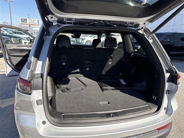 Used 2024 Jeep Grand Cherokee Limited image 28