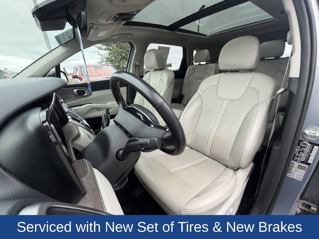 Used 2023 Kia Sorento EX w/ Panoramic Sunroof Package FWD image 11