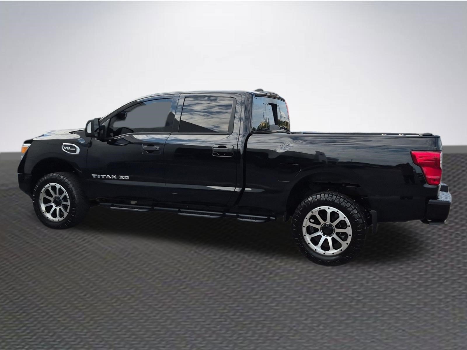 Used 2023 Nissan Titan SV w/ SV Convenience Package AWD/4WD image 5