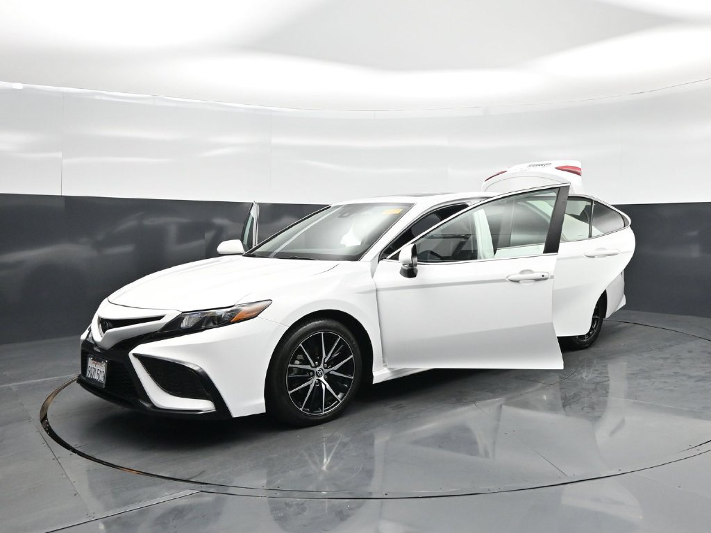 Used 2023 Toyota Camry SE w/ Cold Weather Package FWD image 25