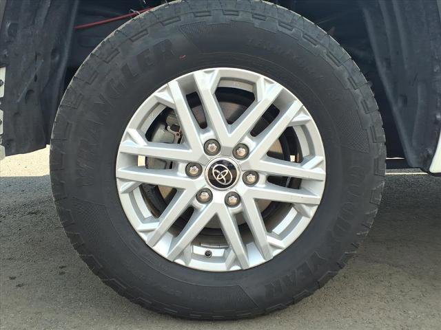 Used 2022 Toyota Tundra SR5 w/ SR5 Premium Package image 23