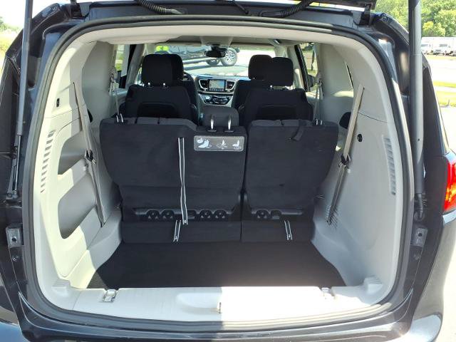 Used 2019 Chrysler Pacifica Touring Plus w/ Advanced Safetytec Group FWD image 23