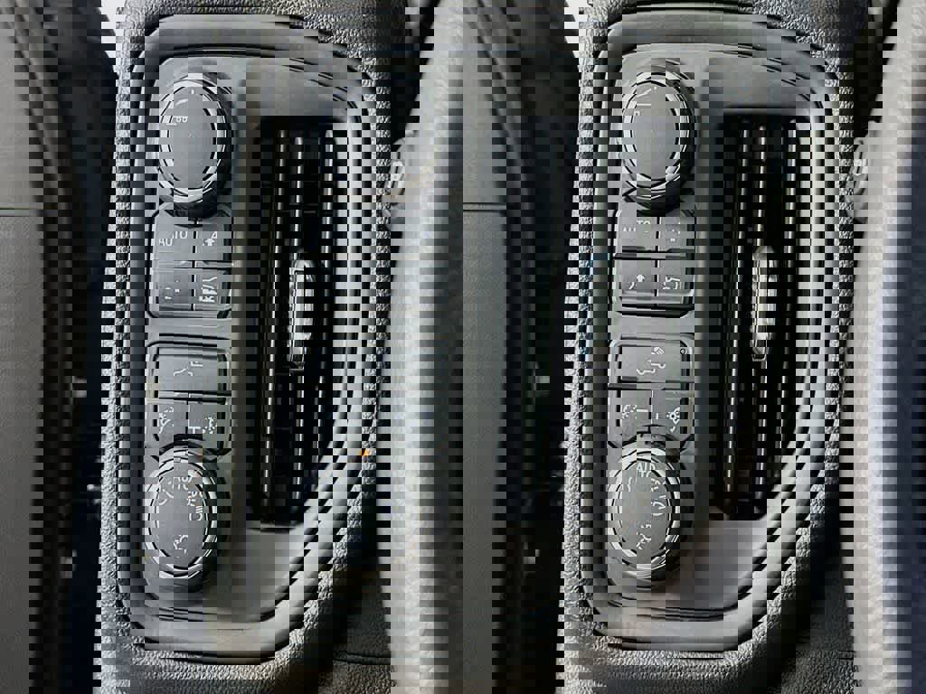 Used 2022 Chevrolet Silverado 1500 Custom image 26