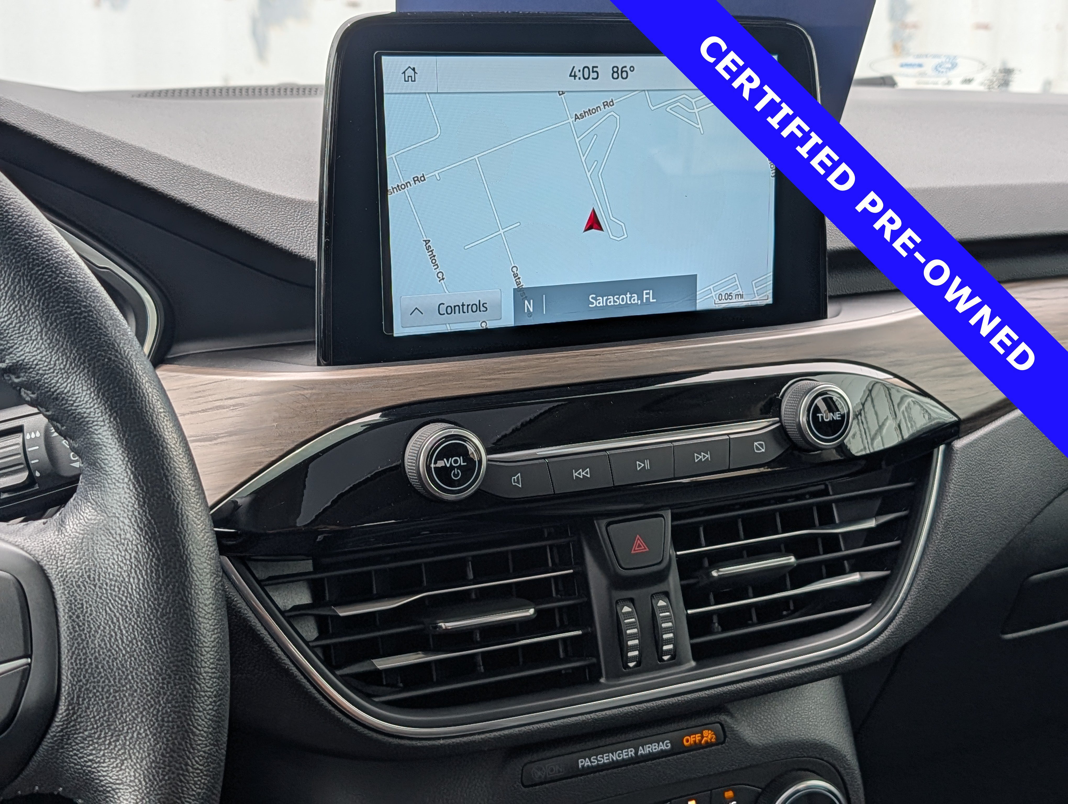 Certified 2020 Ford Escape Titanium AWD/4WD image 31