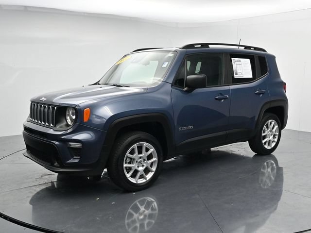 Used 2022 Jeep Renegade Sport w/ Sport Appearance Group AWD/4WD image 4