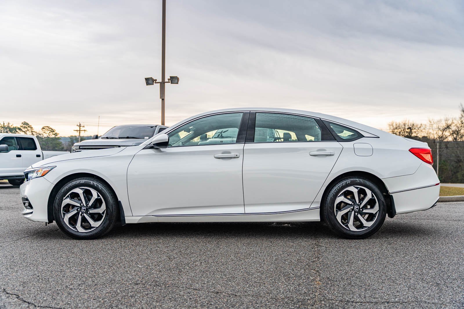 Used 2018 Honda Accord EX image 2