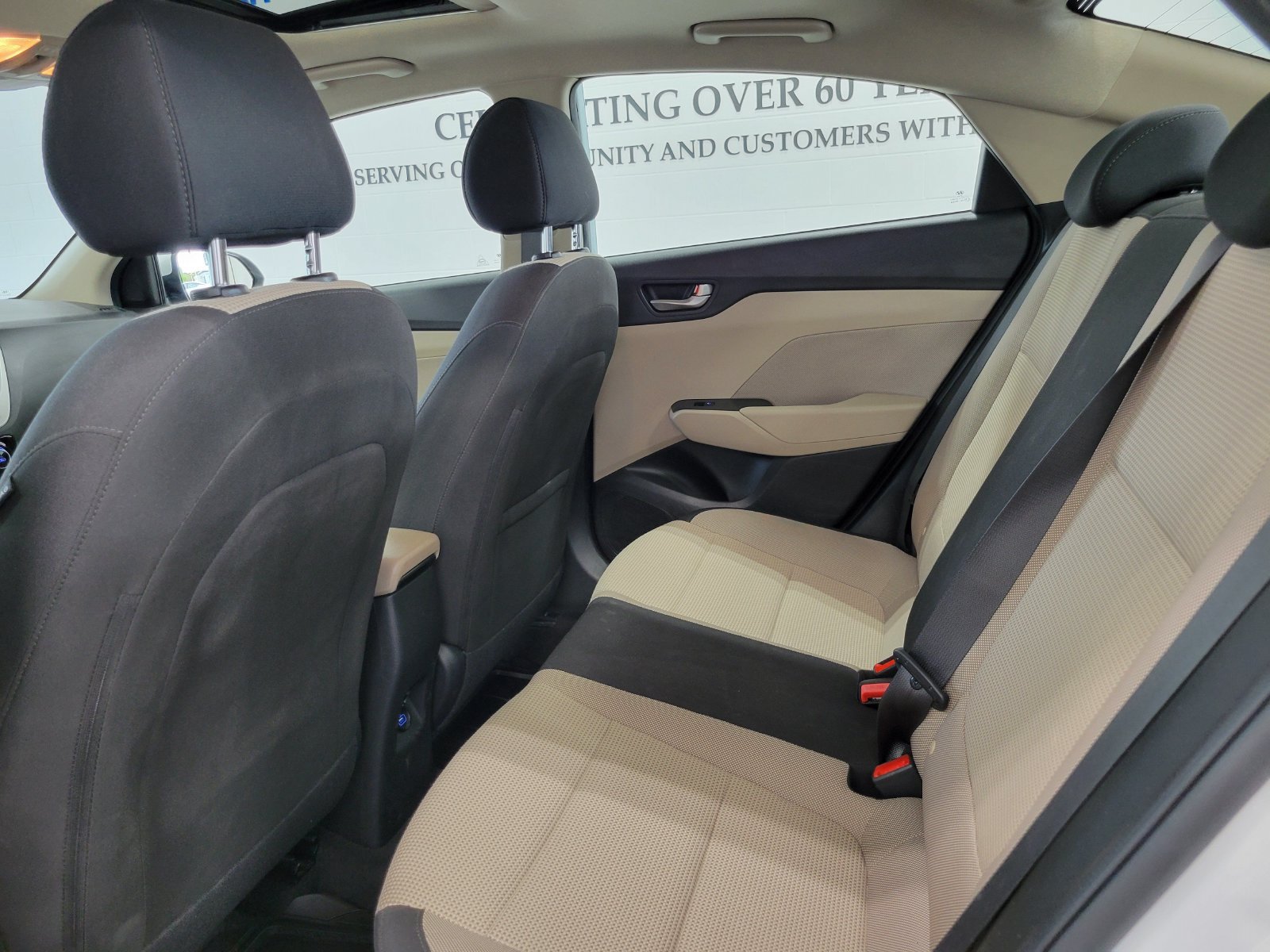 Used 2022 Hyundai Accent Limited FWD image 25