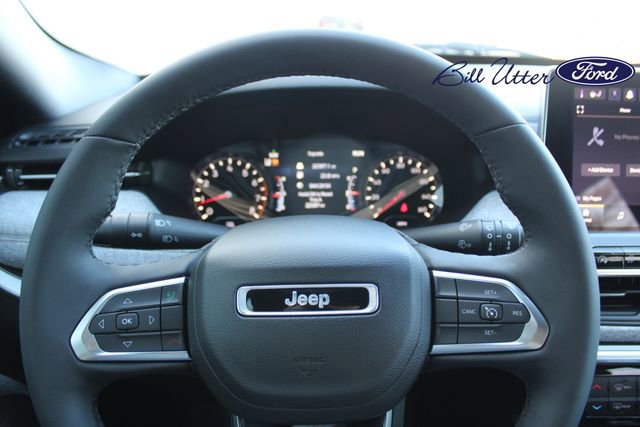 Used 2023 Jeep Compass Latitude image 23