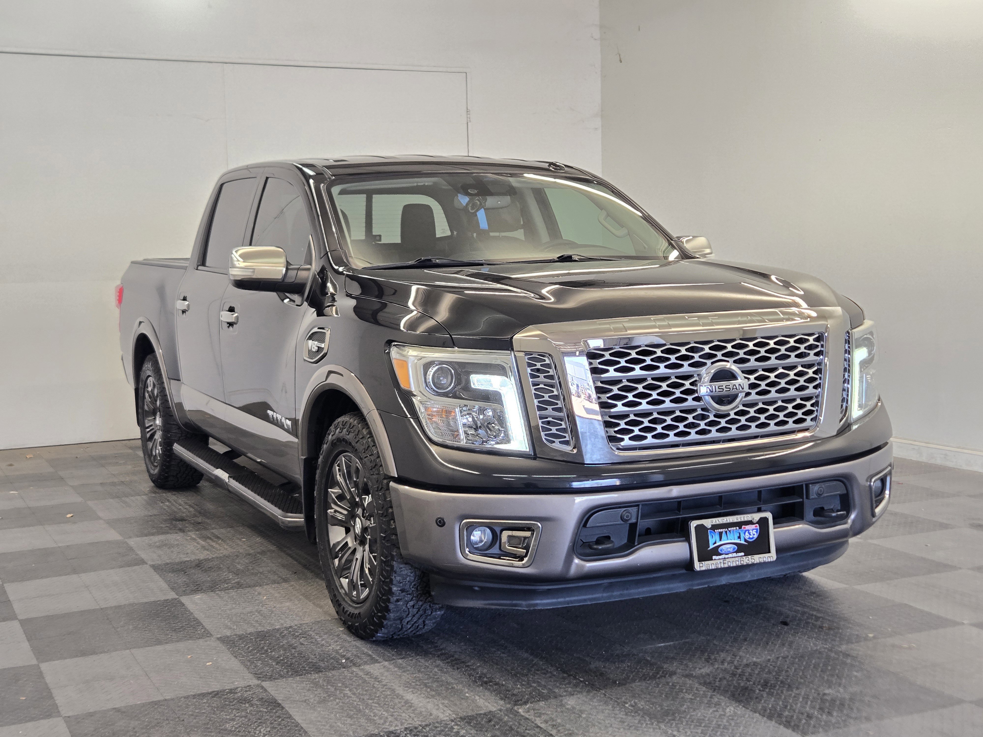 Used 2017 Nissan Titan Platinum Reserve image 6