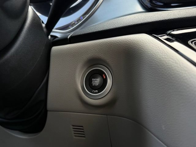 Used 2023 Chrysler Pacifica Touring-L FWD image 10