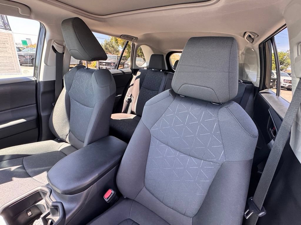 Used 2025 Toyota RAV4 XLE FWD image 19