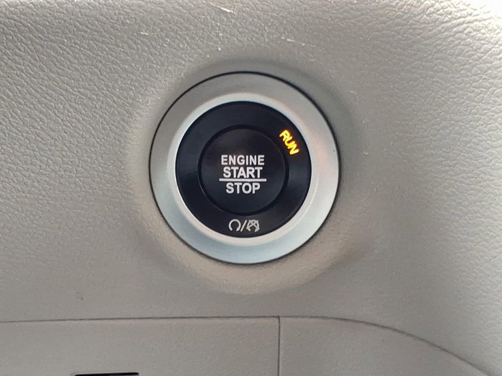 Used 2022 Chrysler Pacifica Touring-L FWD image 23