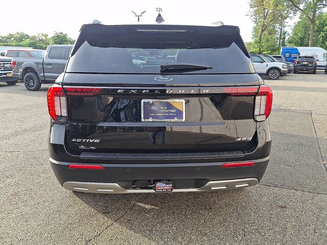 Certified 2025 Ford Explorer Active w/ Active Comfort Package AWD/4WD image 7