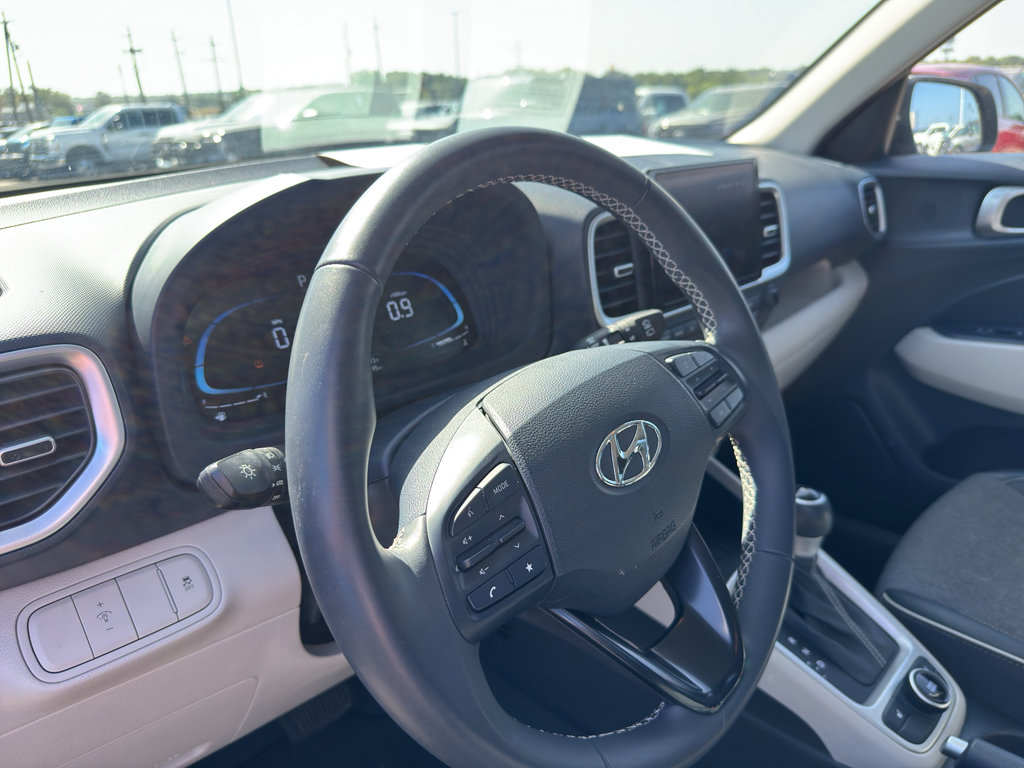 Used 2024 Hyundai Venue Limited FWD image 15