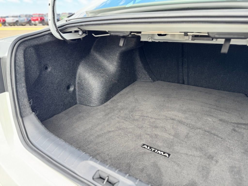 Used 2025 Nissan Altima 2.5 SR FWD image 38