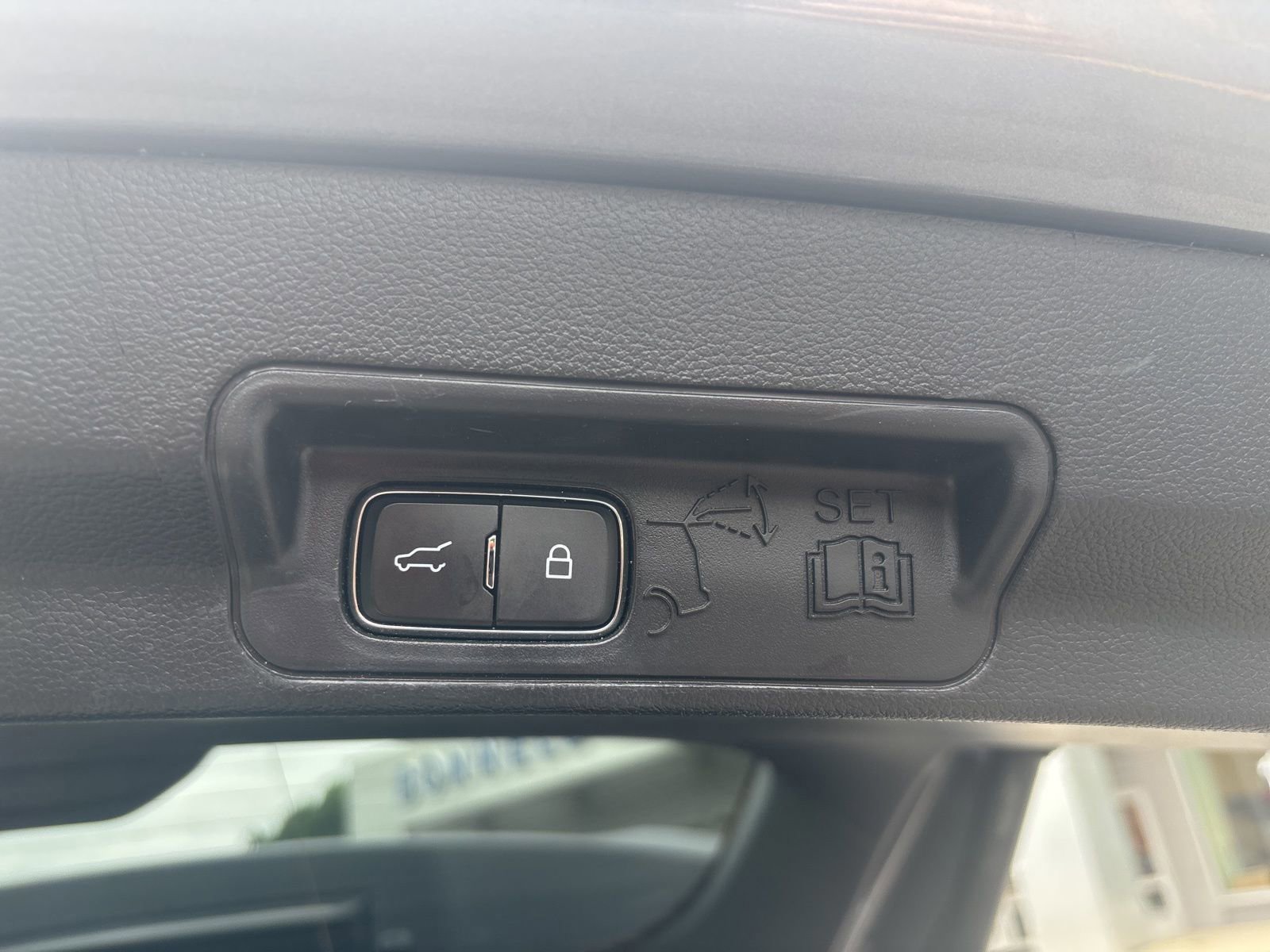 Certified 2022 Ford Explorer XLT w/ Equipment Group 202A image 36