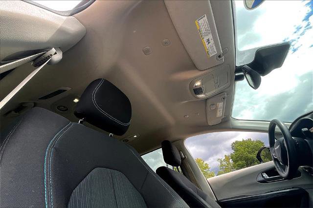 Used 2021 Chrysler Pacifica Touring image 22