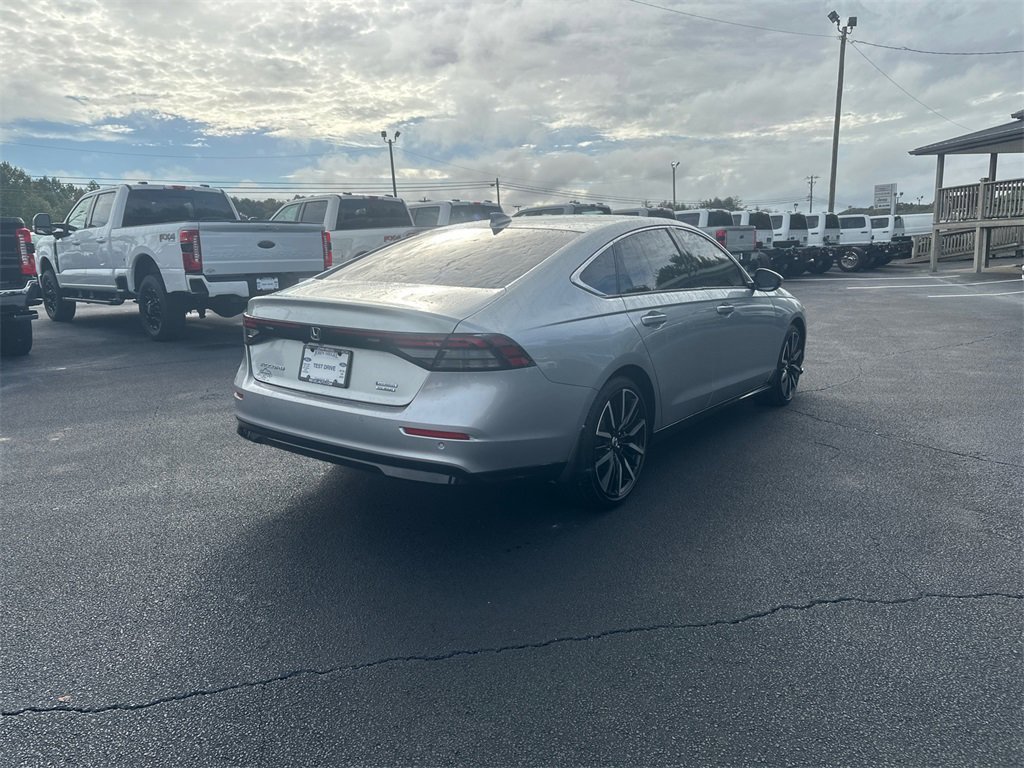 Used 2024 Honda Accord Touring image 3