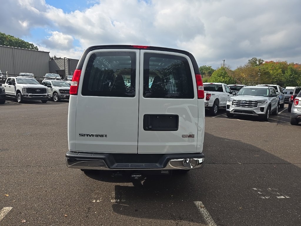 Used 2024 GMC Savana 3500 w/ Driver Convenience Package RWD image 4
