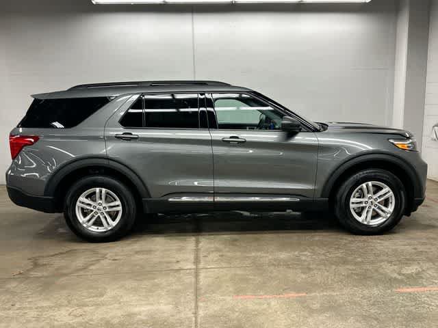 Certified 2024 Ford Explorer XLT w/ Equipment Group 202A AWD/4WD image 3