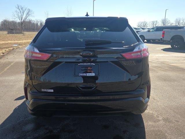 Certified 2024 Ford Edge SE w/ Black Appearance Package image 3