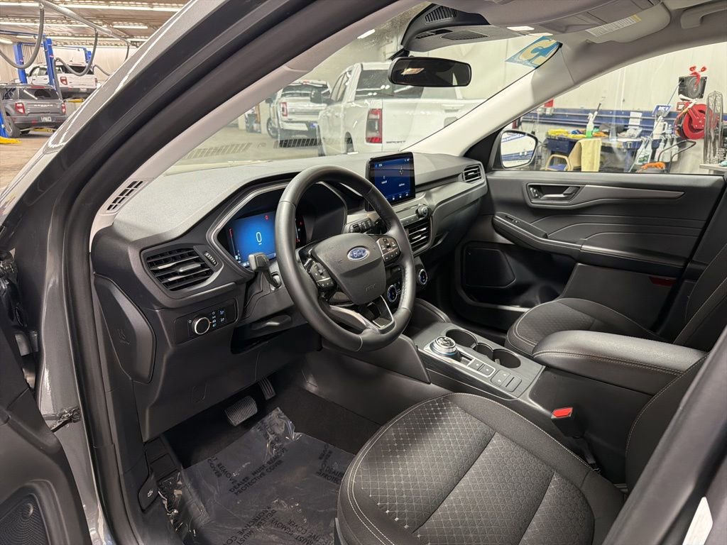 Certified 2025 Ford Escape Active AWD/4WD image 18