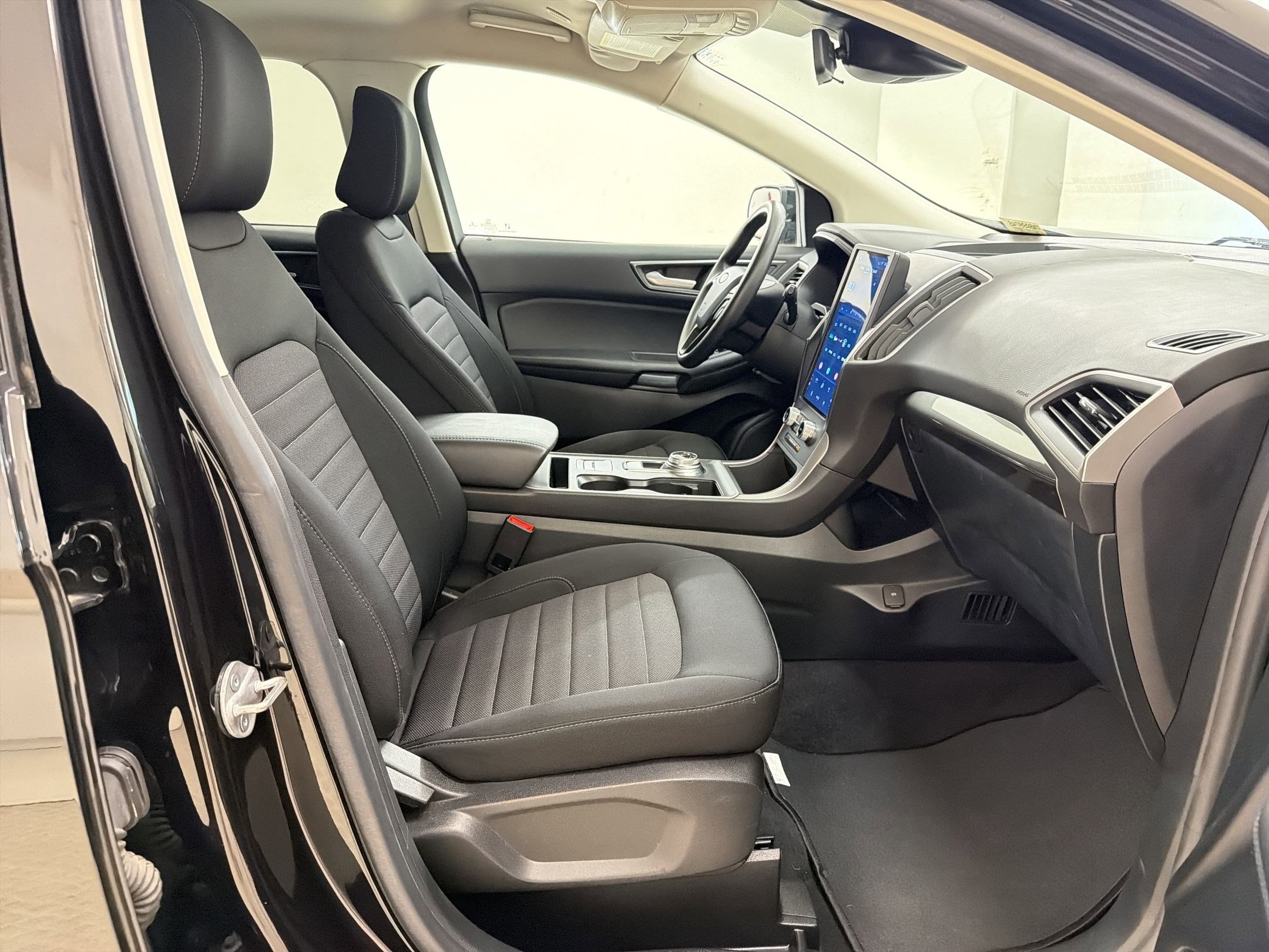 Certified 2022 Ford Edge SE w/ Black Appearance Package AWD/4WD image 29