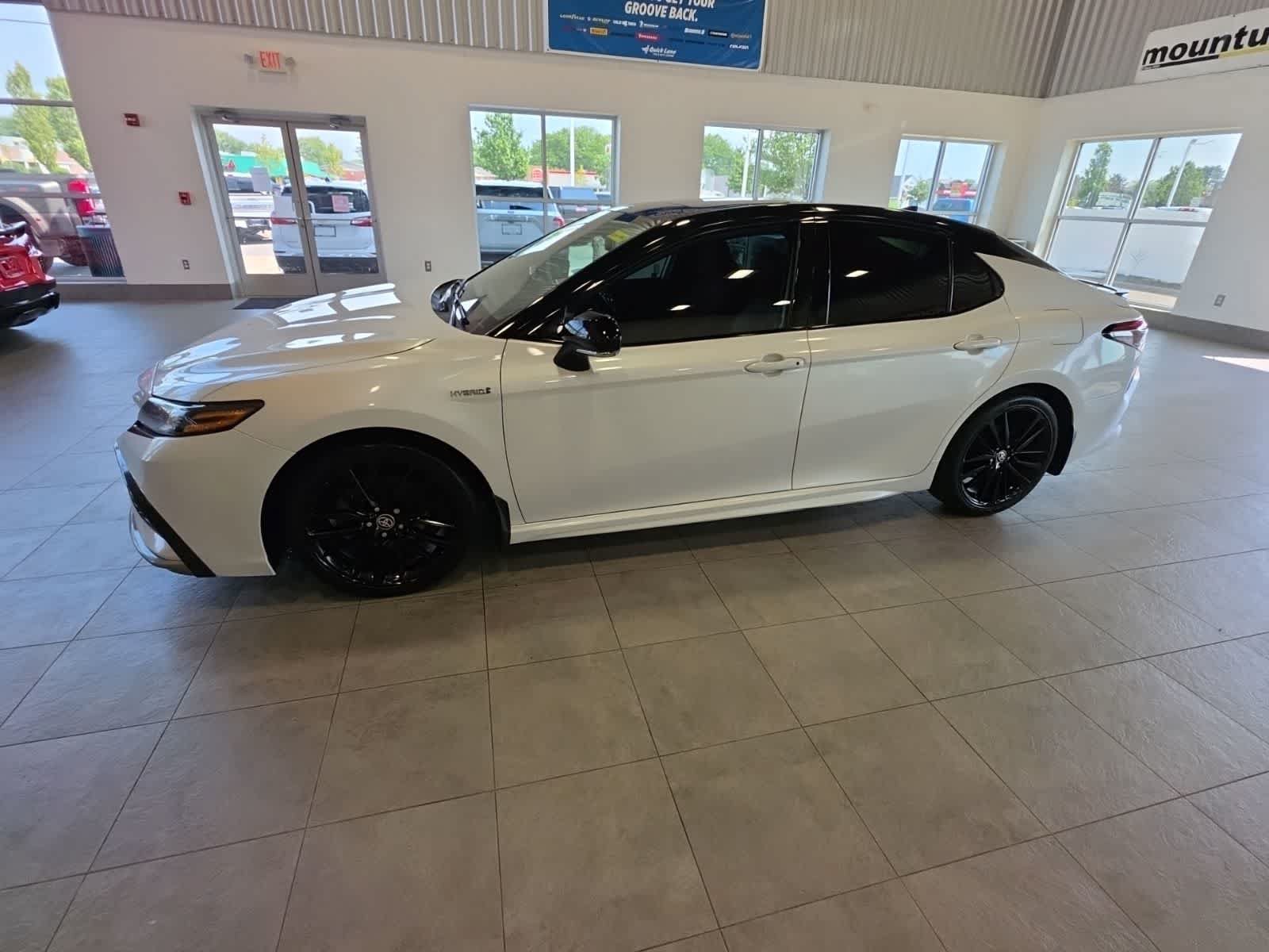 Used 2021 Toyota Camry XSE FWD image 14