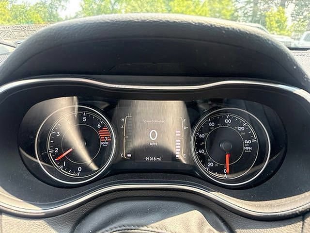 Used 2019 Jeep Cherokee Latitude Plus AWD/4WD image 17