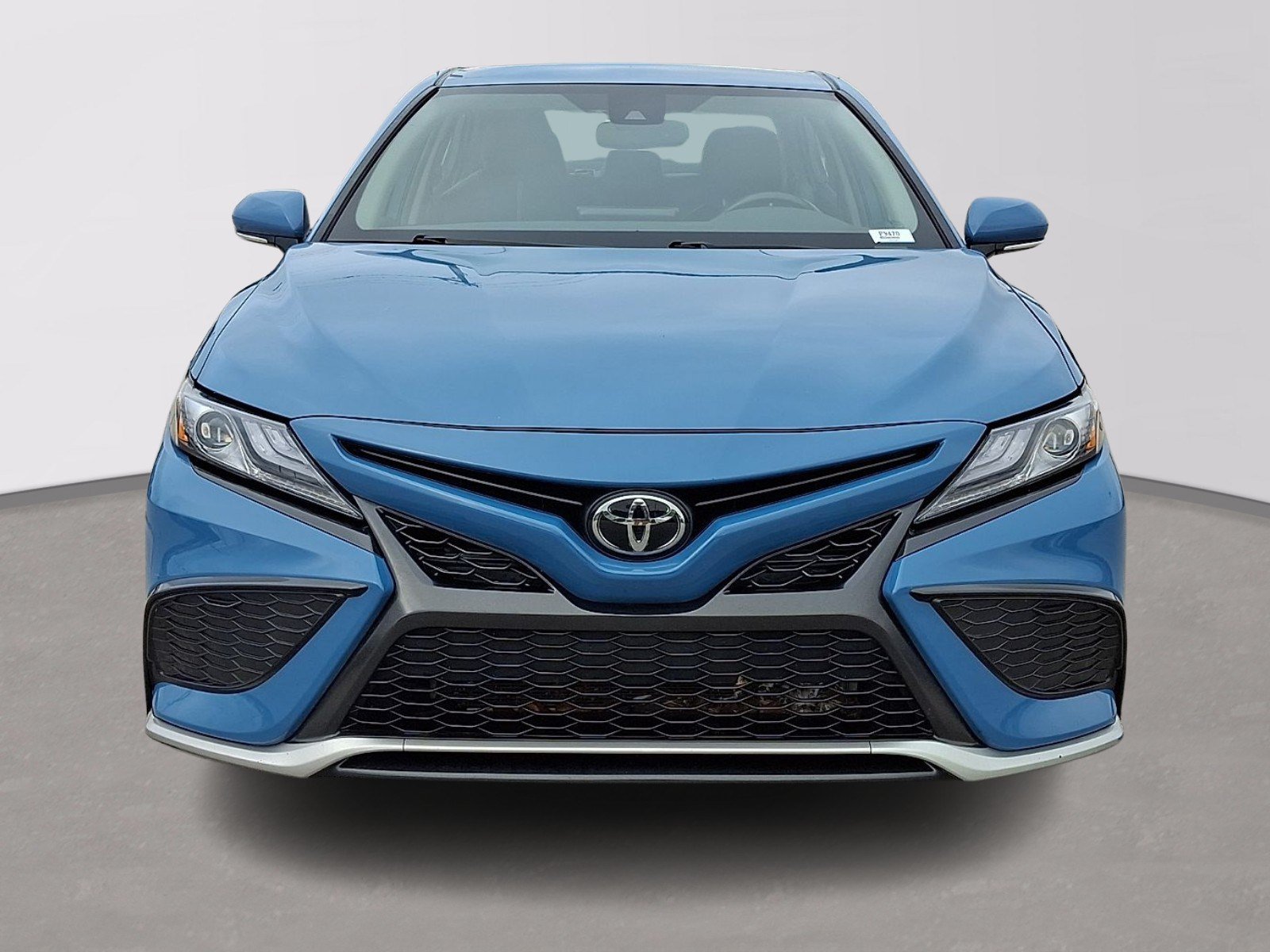 Used 2024 Toyota Camry XSE FWD image 2