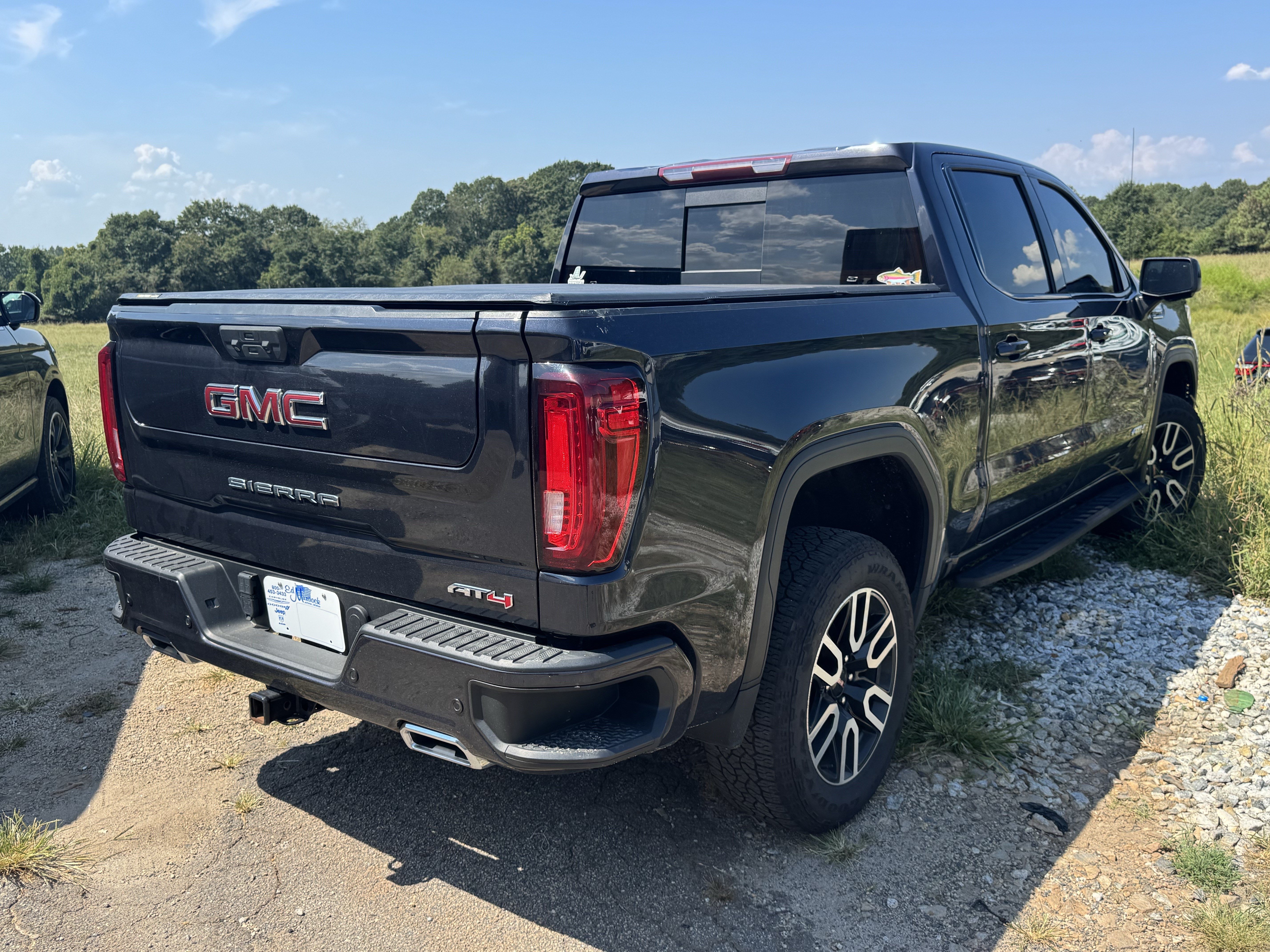 Used 2023 GMC Sierra 1500 AT4 w/ AT4 Premium Package AWD/4WD image 3