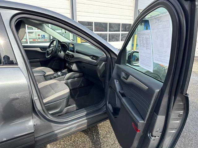 Certified 2022 Ford Escape SE w/ SE Sport Appearance Package image 9