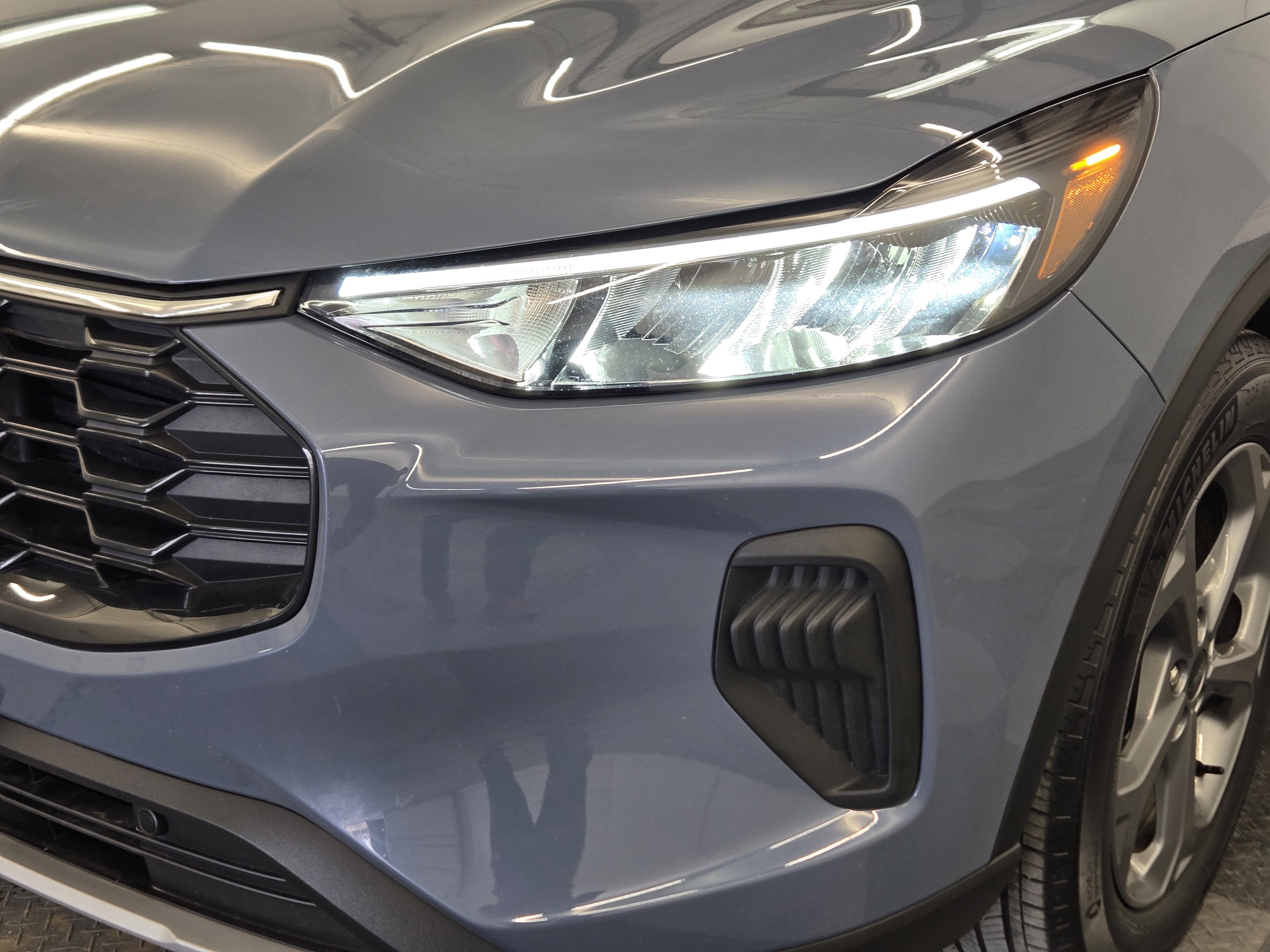 Certified 2025 Ford Escape ST-Line image 8