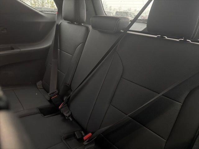 Used 2025 Chevrolet Traverse LT w/ Driver Confidence Package image 13