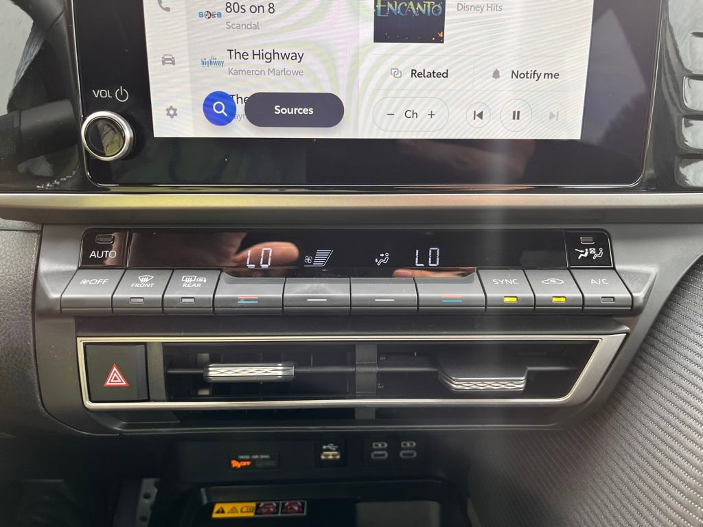 Used 2025 Toyota Camry SE image 13