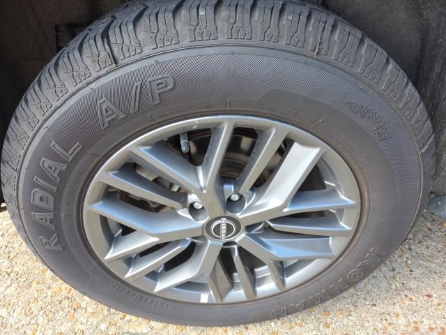 Used 2024 Nissan Rogue S AWD/4WD image 14