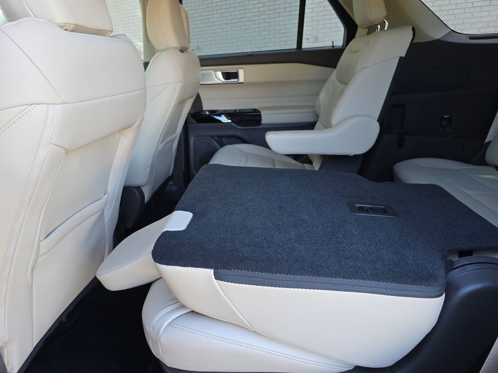 Certified 2022 Ford Explorer Platinum w/ Equipment Group 601A image 53