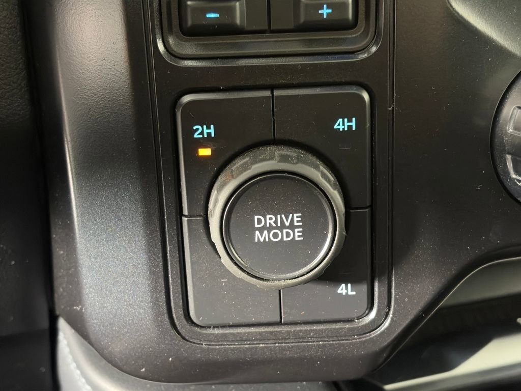 Certified 2025 Ford F450 Platinum w/ FX4 Off-Road Package image 23