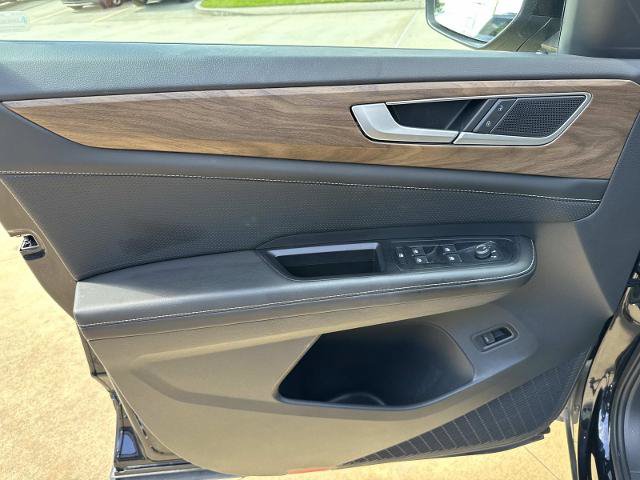 Used 2025 Volkswagen Atlas SE FWD image 19